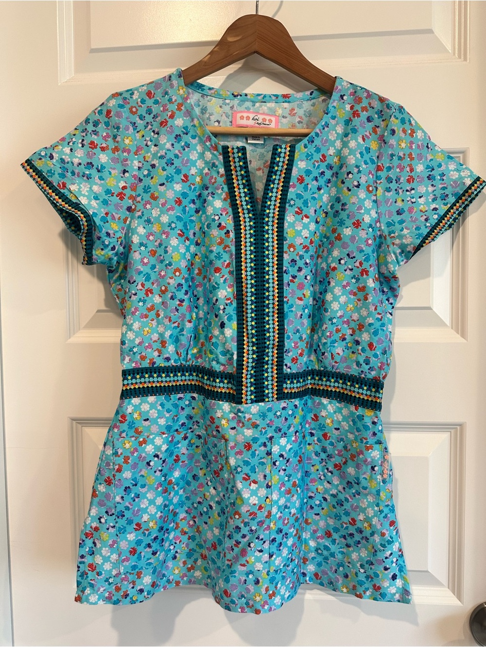 Koi by Kathy Peterson Women’s XS Floral Scrub Top 100% Cotton EUC